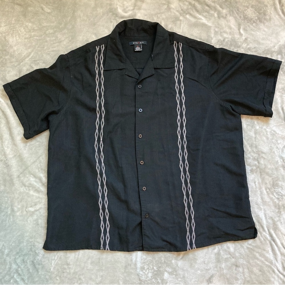 Synrgy Black Short Sleeve Button Down Guayabera Style Shirt Size XL